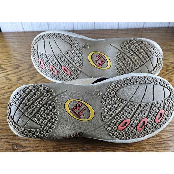 Womens Low Wedge Beige Non Slip Sandals Faux Leather Size 7 New in Box - Picture 7 of 7